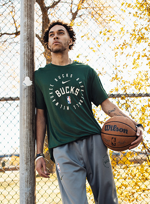 Nike On-Court 2024-25 Legend Practice Fir Milwaukee Bucks T-Shirt-front