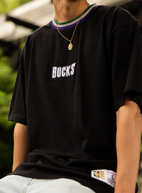 Mitchell & Ness HWC '93 Playmaker Milwaukee Bucks T-Shirt - model