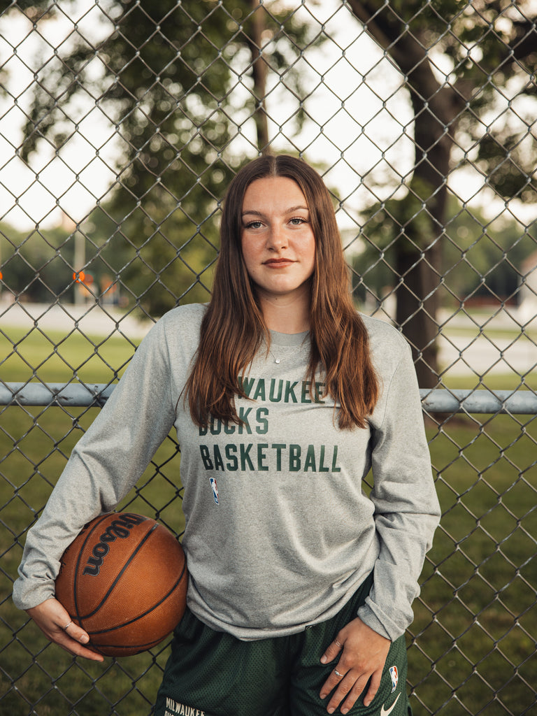 Nike Long-Sleeve Dri-Fit Pregame City Edition On-Court Royal Milwaukee Bucks T-Shirt / Small