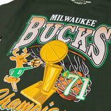 Mitchell & Ness HWC 1971 NBA Champs Milwaukee Bucks T-Shirt-close up