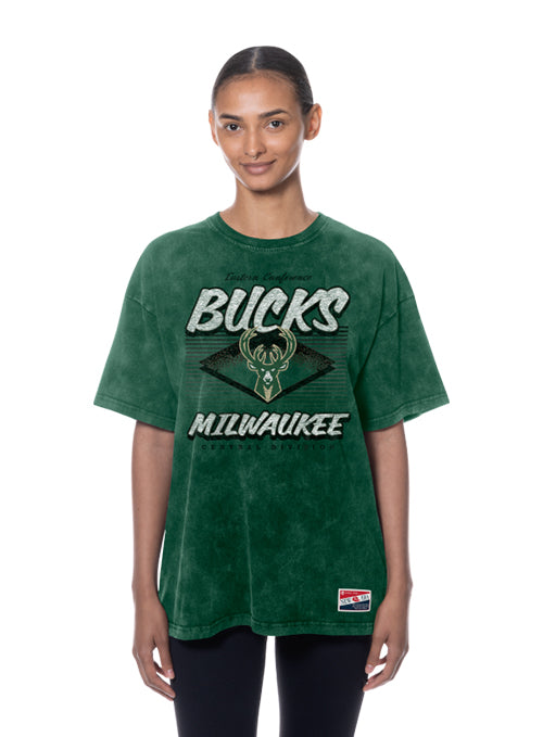 Women's New Era Leisure Throw Green Milwaukee Bucks T-Shirt-front