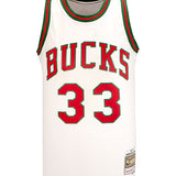 Mitchell & Ness Kareem Abdul-Jabbar Milwaukee Bucks White Hardwood Classic Swingman Jersey