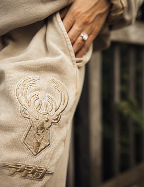 Pro Standard Classic Washed Milwaukee Bucks Sweatpants-model