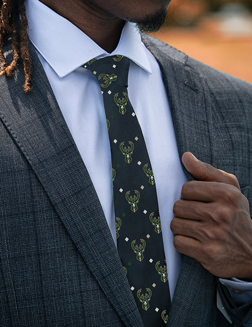 For Bare Feet Club Level Milwaukee Bucks Tie-on model
