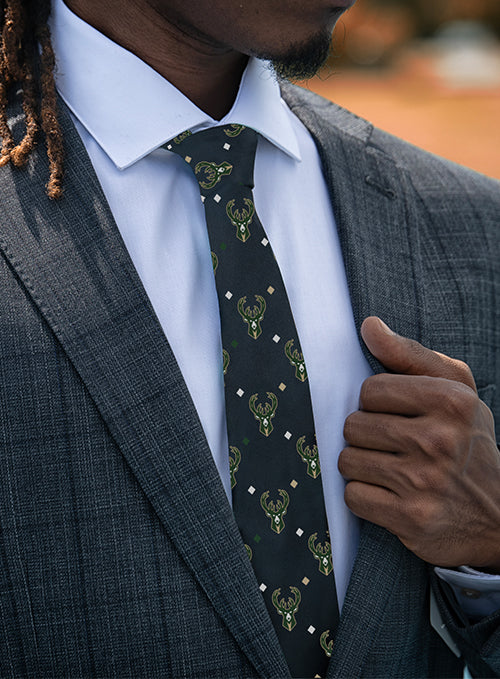 For Bare Feet Club Level Milwaukee Bucks Tie-on model