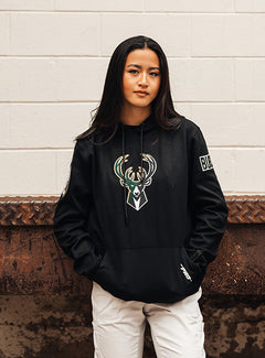 Pro Standard Split Logo Milwaukee Bucks Hooded Sweatshirt-model front
