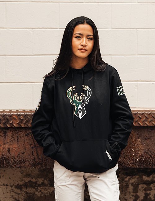 Pro Standard Split Logo Milwaukee Bucks Hooded Sweatshirt-model front
