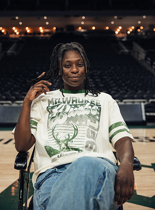 Women's The Wild Collective Vintage Milwaukee Bucks Drop Shoulder T-Shirt-model