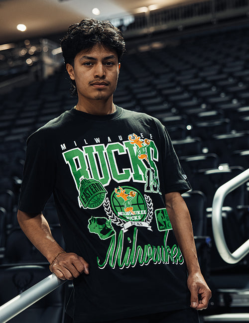 New Era Classics Black Milwaukee Bucks T-Shirt-model
