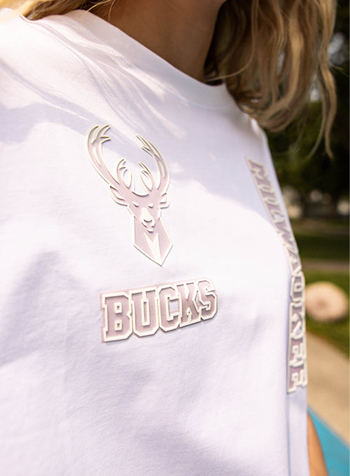 Women's Pro Standard Hologram Milwaukee Bucks Boxy T-Shirt-FRONT, CLOSE UP