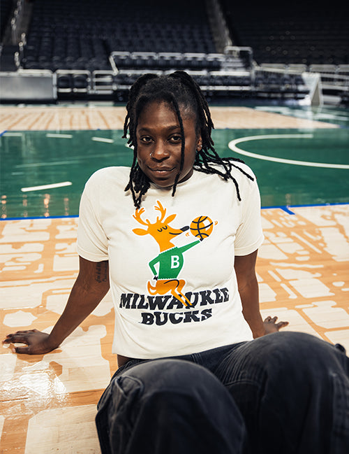 
Mitchell & Ness HWC '68 In Season Milwaukee Bucks T-Shirt
-on model