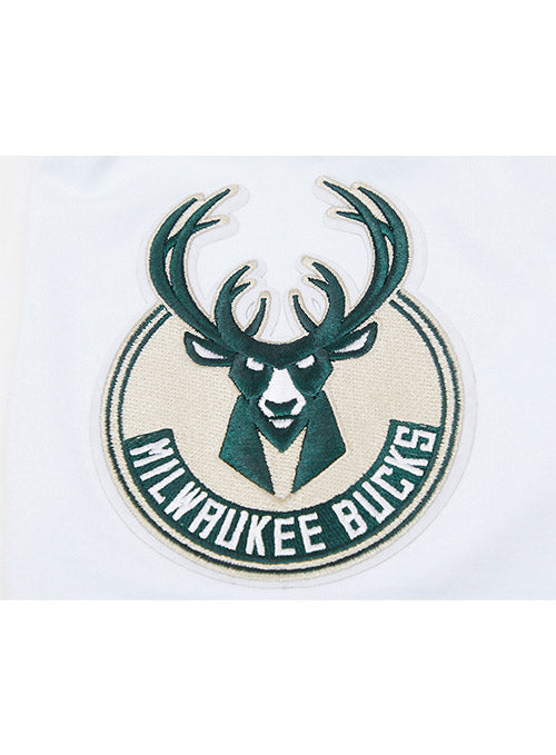 Pro Standard Classic Chenille Milwaukee Bucks T-Shirt In White & Green - Zoom View On Right Sleeve Graphic