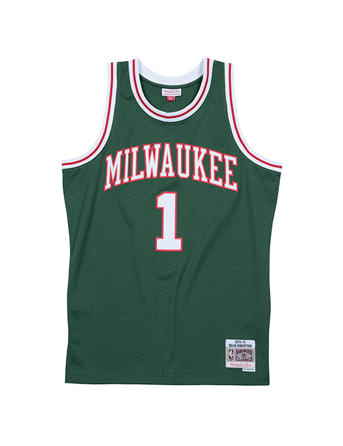 Mitchell & Ness Oscar Robertson Milwaukee Bucks HWC Swingman Jersey-front