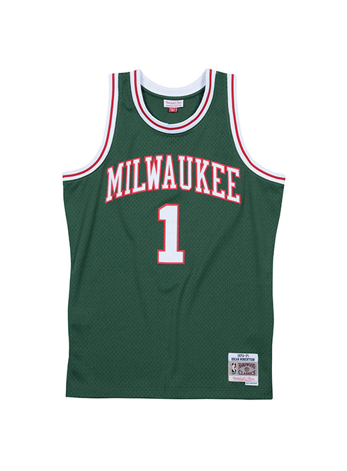 Mitchell & Ness Oscar Robertson Milwaukee Bucks HWC Swingman Jersey-front