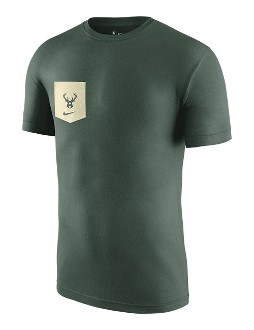 Nike ESS Pocket Versus Milwaukee Bucks T-shirt In Green - Front View