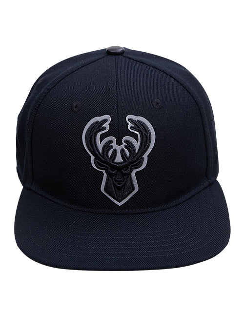 Pro Standard Triple Black Wool Milwaukee Bucks Snapback Hat-front