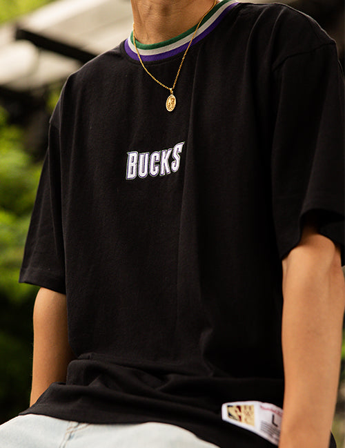Mitchell & Ness HWC '93 Playmaker Milwaukee Bucks T-Shirt - model
