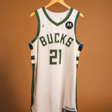 Signed Game Used 2022 Association Edition Jrue Holiday Milwaukee Bucks Authentic jersey-front