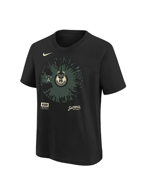 Youth Nike Courtside Max90 Fade Milwaukee Bucks T-Shirt in Green and Black - Front View