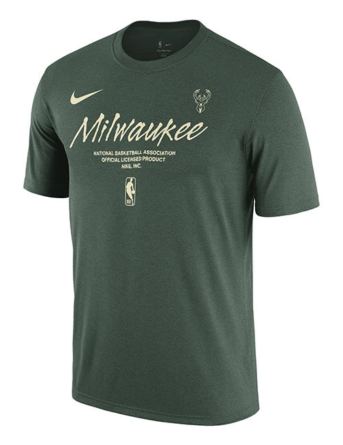 Nike Essential Logo 2 Fir Milwaukee Bucks T-Shirt in Green - Front View