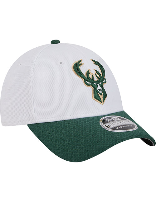 New Era 9Forty 2-Tone Color Dash Milwaukee Bucks Adjustable Hat-angled right