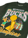 Mitchell & Ness HWC 1971 NBA Champs Milwaukee Bucks T-Shirt-close up
