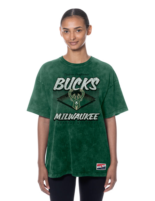 Women's New Era Leisure Throw Green Milwaukee Bucks T-Shirt-front