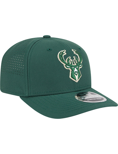 New Era 9Seventy Perform Stretch-Snap Milwaukee Bucks Snapback Hat-right