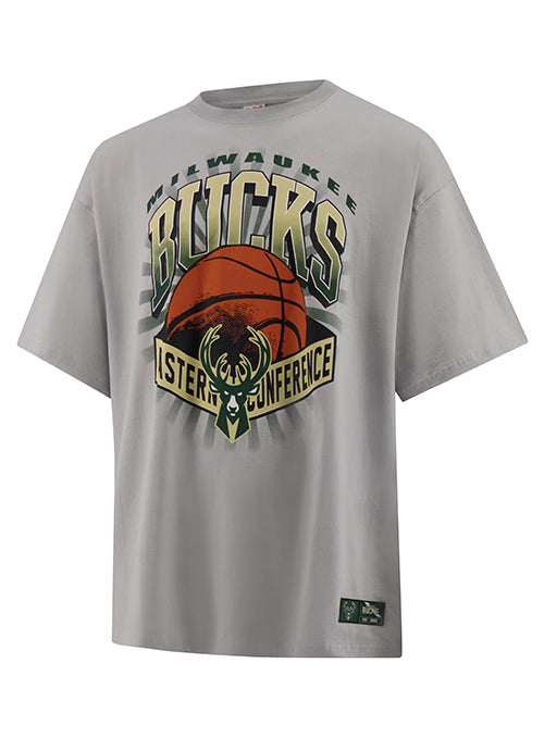 Ultra Game Jump Ball Milwaukee Bucks Oversized Drop Shoulder T-Shirt-front