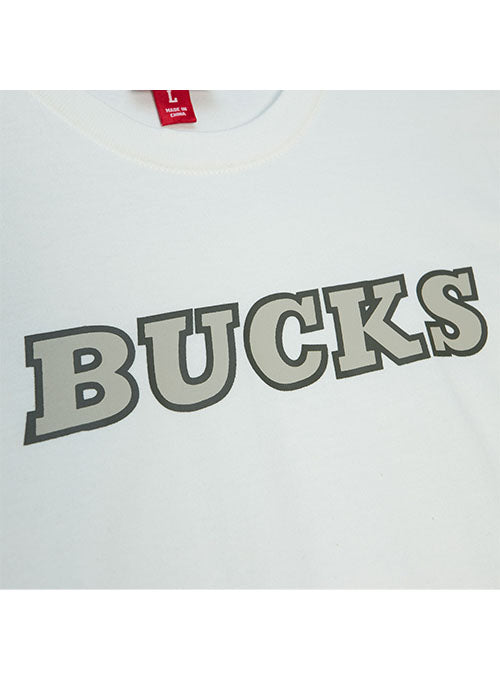 Mitchell & Ness '68 Energy Milwaukee Bucks T-Shirt in Cream - Zoom View Logo