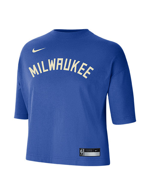 Women's Nike 2022-23 City Edition Courtside Crop Boxy Royal Milwaukee Bucks T-Shirt In Blue & Cream - Front View