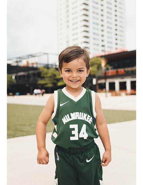 Toddler Nike Giannis Icon Milwaukee Bucks Swingman Jersey In Green - Front View On Child Model