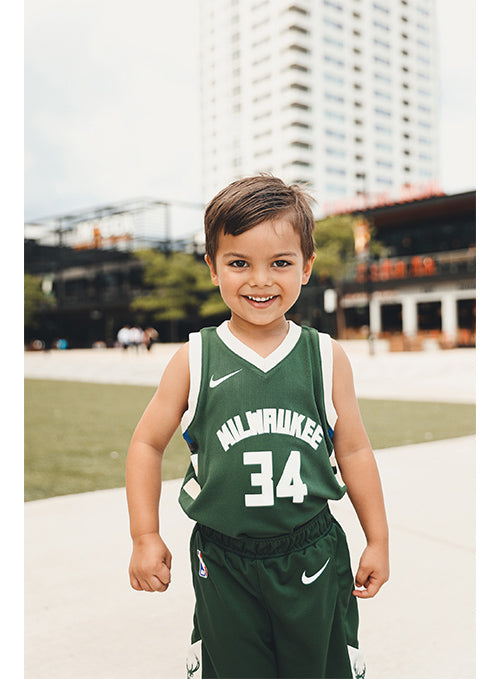 Toddler Nike Giannis Icon Milwaukee Bucks Swingman Jersey In Green - Front View On Child Model
